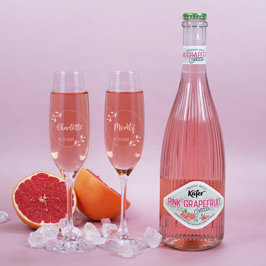 Zwei Sektgläser mit Name und Datum graviert