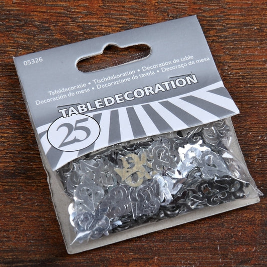 Tischkonfetti mit silbernen Zahlen