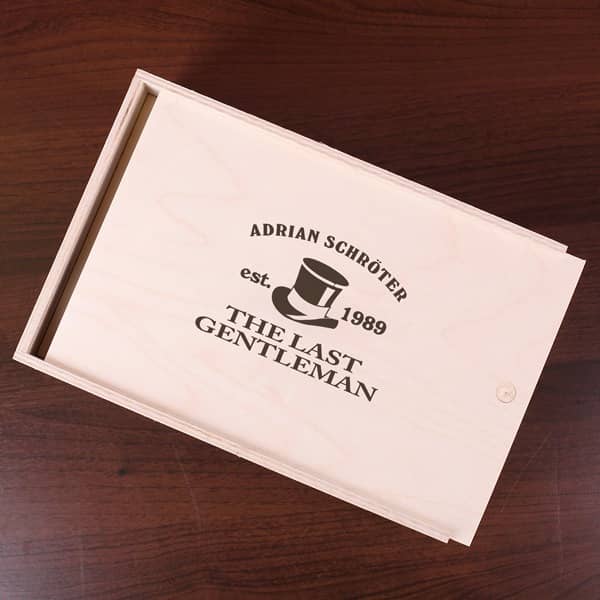 mit Ihrem Wunschnamen und Geburtsjahr bedruckte Geschenkbox