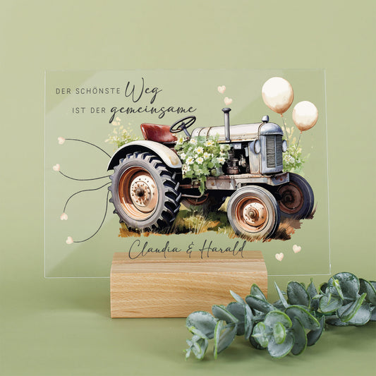 Personalisierbares Acrylschild mit Retrotraktor und Blumenmotiv zur Hochzeit