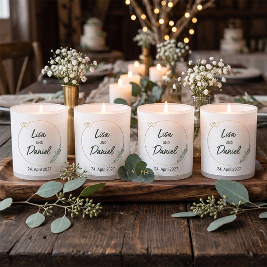 Leuchtende Hochzeitskerzen im 4er Set mit Namen Lisa und Daniel als festliche Tischdekoration