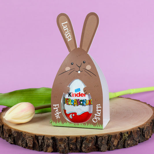 Personalisierte Hasen-Verpackung mit Name Larissa und Überraschungsei