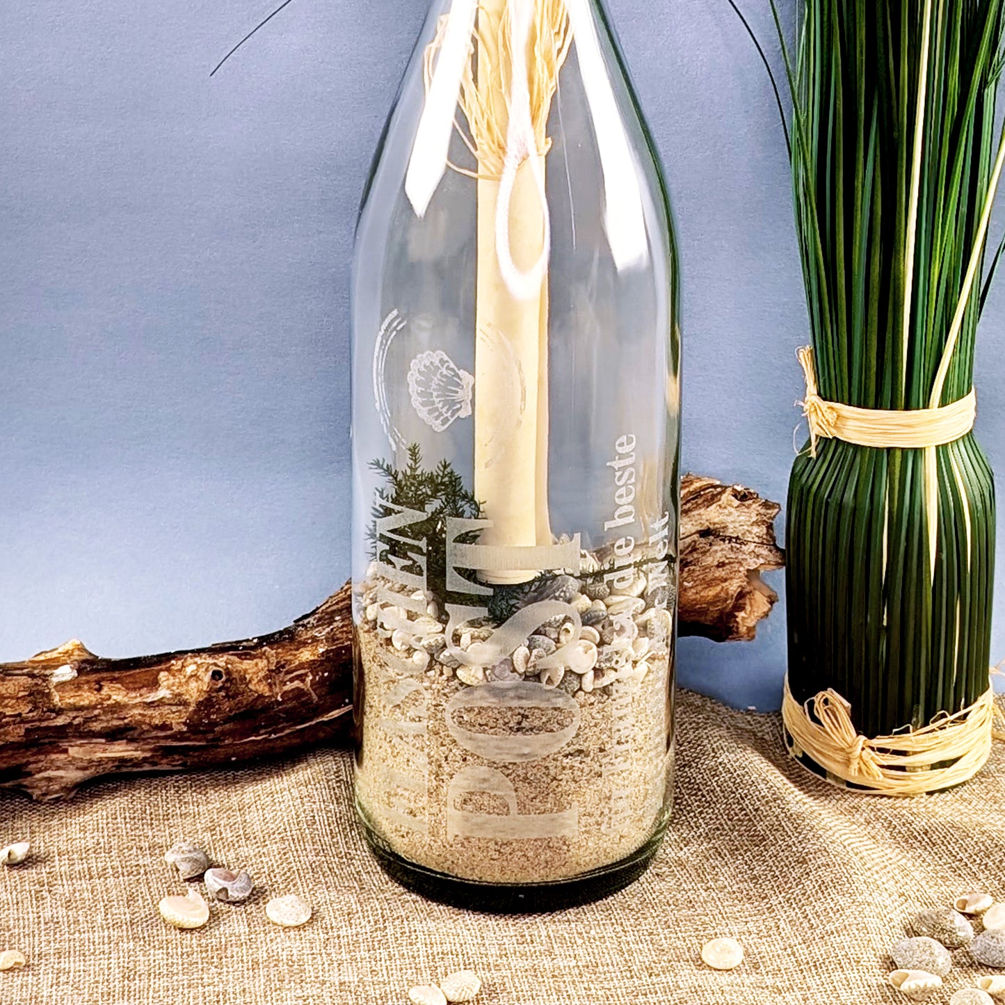 gefüllte Flaschenpost mit Gravur