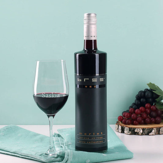 Weinflasche und Leonardo Weinglas mit Gravur