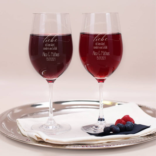 Zwei gravierte Leonardo Weingläser zur Hochzeit mit Namen und Datum