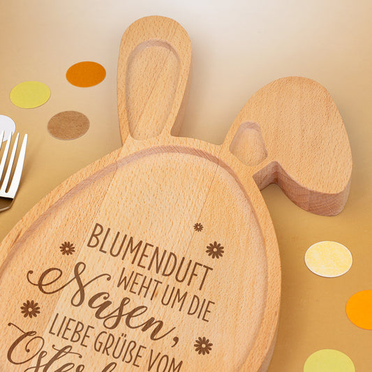 Holzbrettchen in Hasenform mit erhöhtem Rand aus naturfarbenem Buchenholz für Ostern