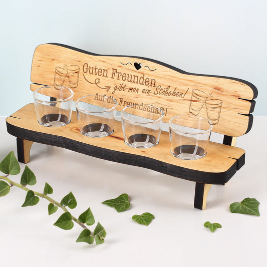 Persönlich gravierte Schnapsbank aus Erlenholz mit 4 Schnapsgläsern