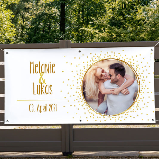 Großes Banner als Überraschung zur Hochzeit