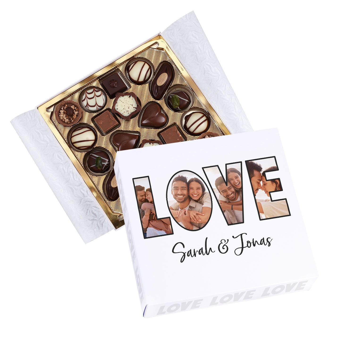 Personalisierte Lindt Pralinenbox LOVE mit 4 Fotos und Wunschtext neben geöffneten Lindt Mini-Pralinés als romantisches Geschenk