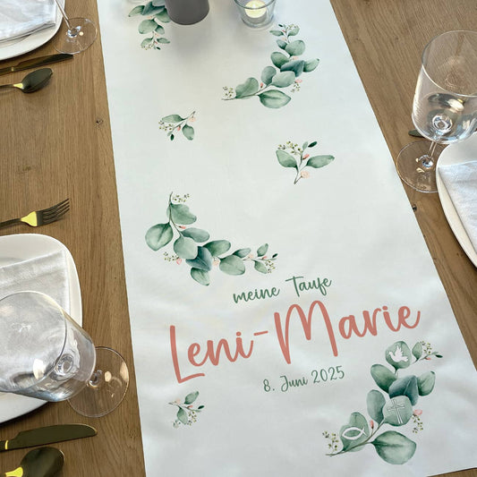 Tischläufer mit Eukalyptus-Motiv zur Taufe