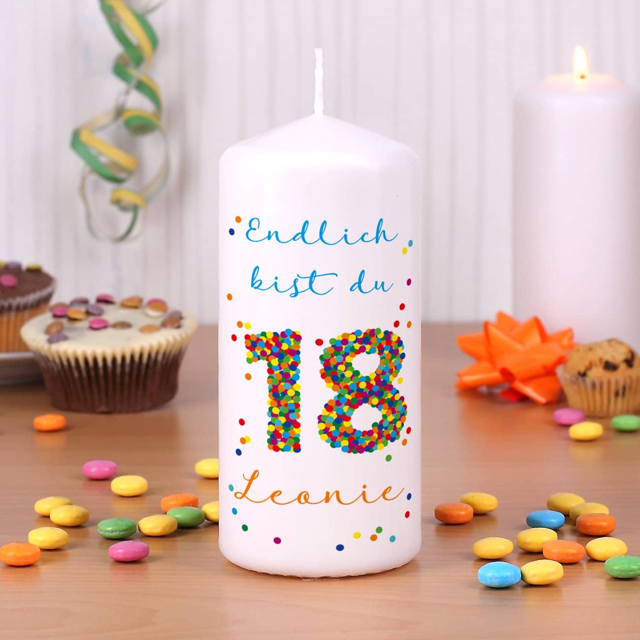 Kerze zum 18. Geburtstag mit Name und Wunschtext