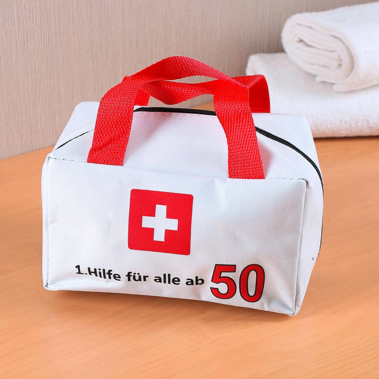 kleiner weißer Koffer für alle ab 50