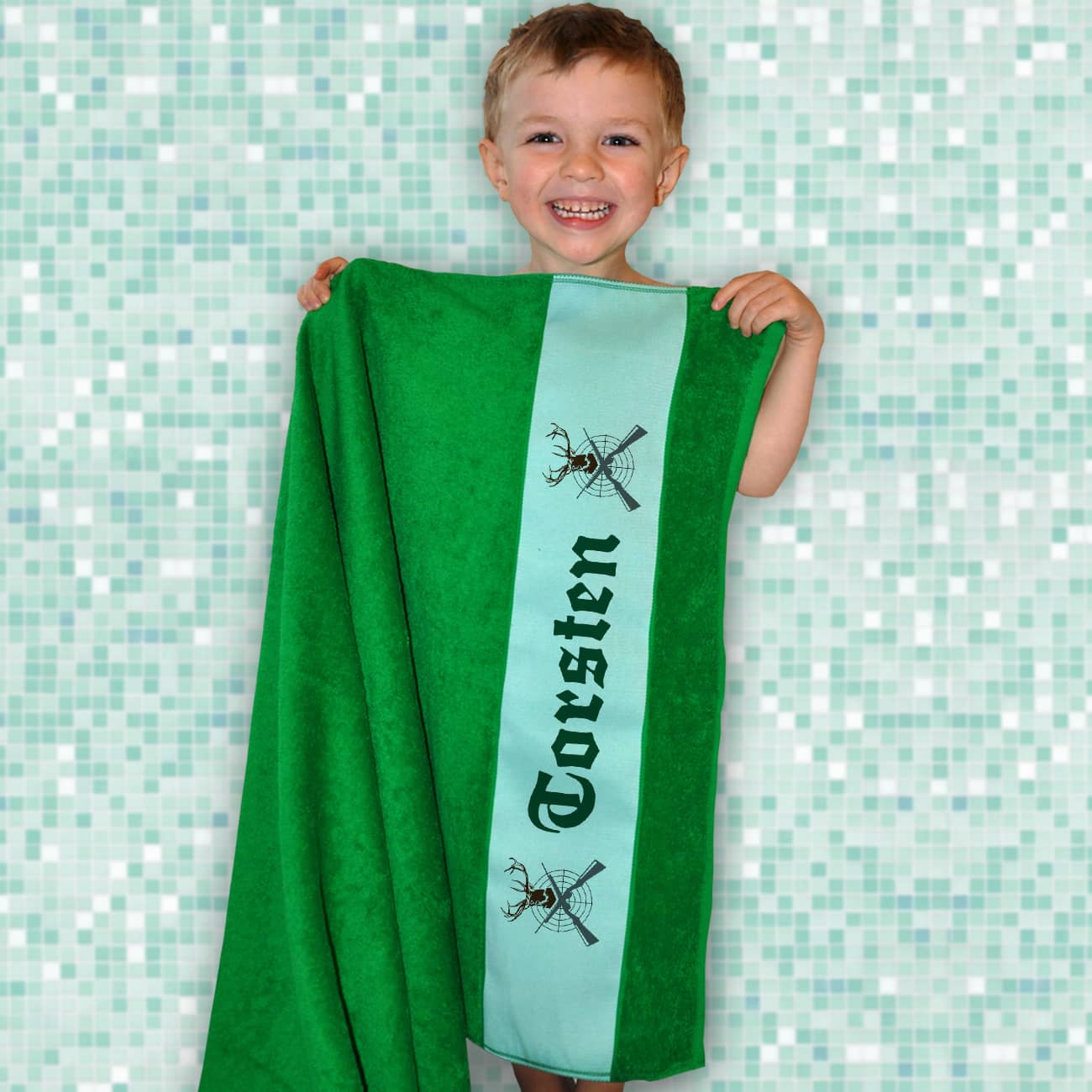 grünes Badetuch für Jäger mit Namensaufdruck