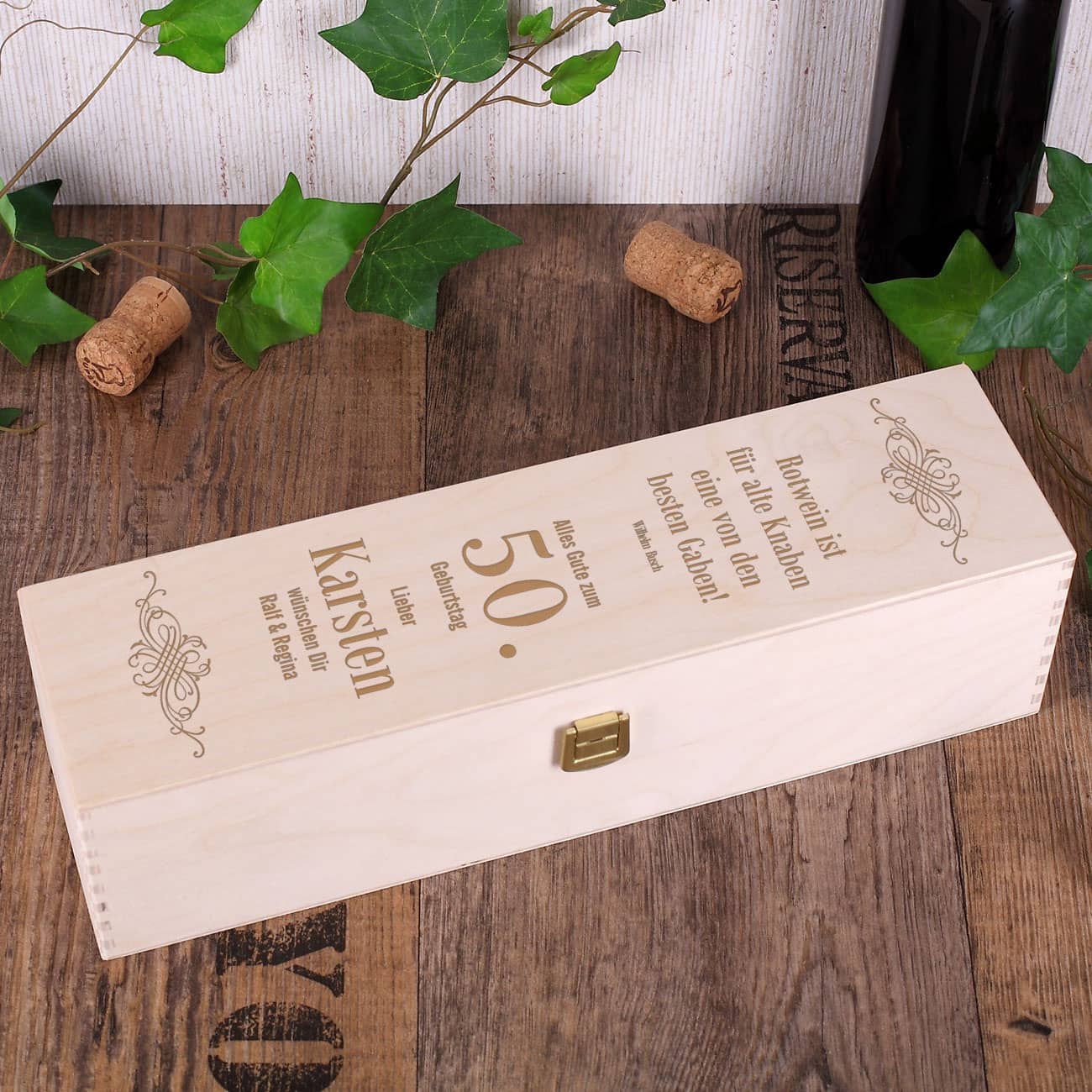 Holzverpackung für Rotwein zum Geburtstag mit persönlicher Gravur