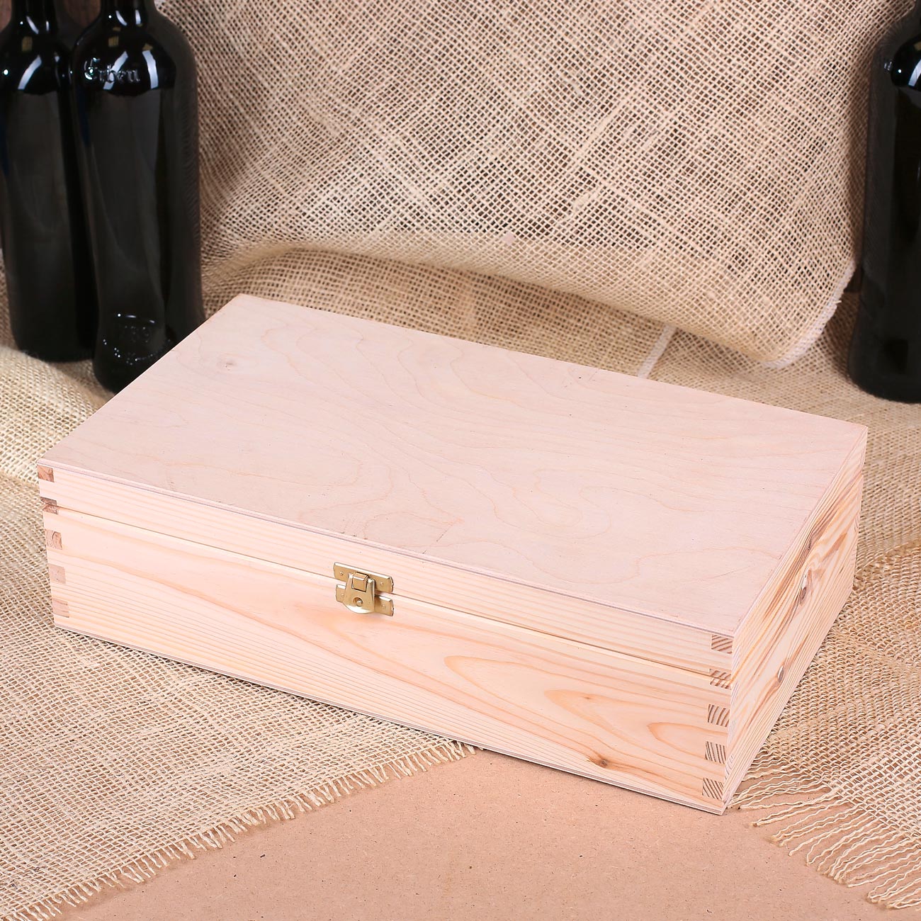 edle Holzverpackung mit Verschluss