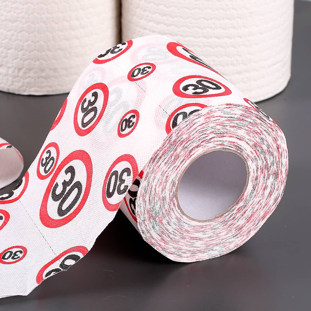 jedes Blatt mit Verkehrsschildern bedruckt