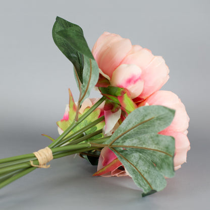 Seitenansicht mit Fokus auf die Stiele und Blattstruktur