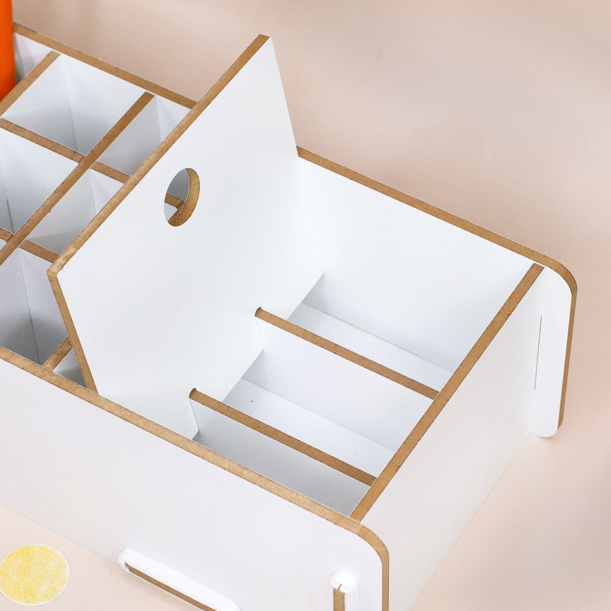 Stiftebox mit praktischer Fachaufteilung für Stifte und Bastelzubehör
