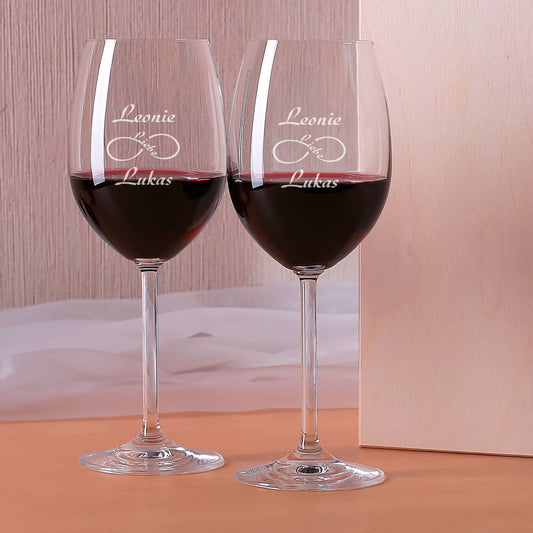 zwei Weingläser von Leonardo mit Namen des Paares
