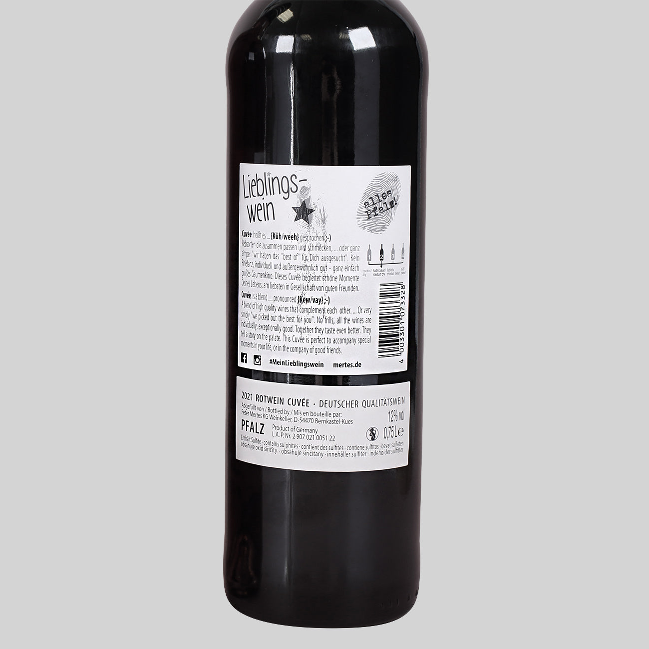 Rückseite der Lieblingswein Rotweinflasche mit Produktdetails, Herstellerangaben und Alkoholgehalt