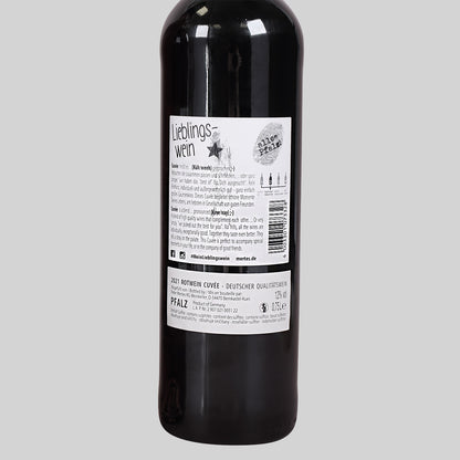 Rückseite der Lieblingswein Rotweinflasche mit Produktdetails, Herstellerangaben und Alkoholgehalt