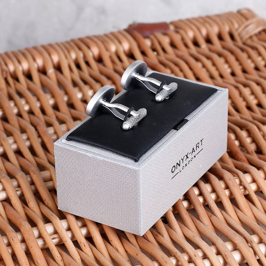 mit Knebel als Schließe