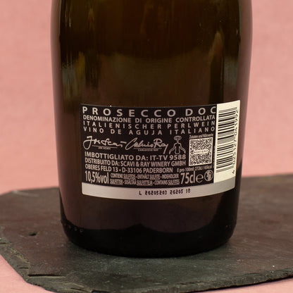 Detailansicht des rückseitigen Etiketts der Scavi & Ray Prosecco DOC Frizzante Flasche mit Produktangaben