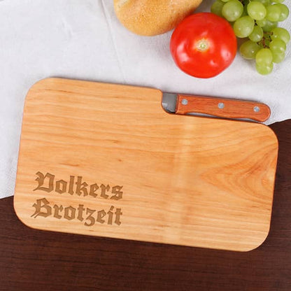 persönliche Gravur auf dem Brettchen