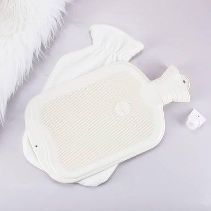 Weiße Gummiflasche mit Fleecebezug