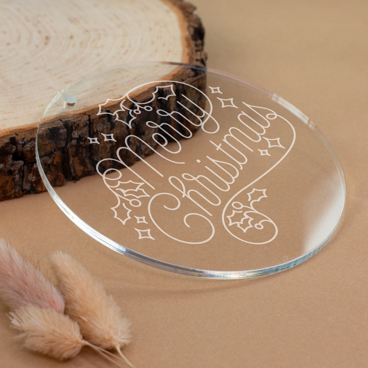 Gelaserter Weihnachtsbaumanhänger aus transparentem Acryl in Weihnachtskugel Form