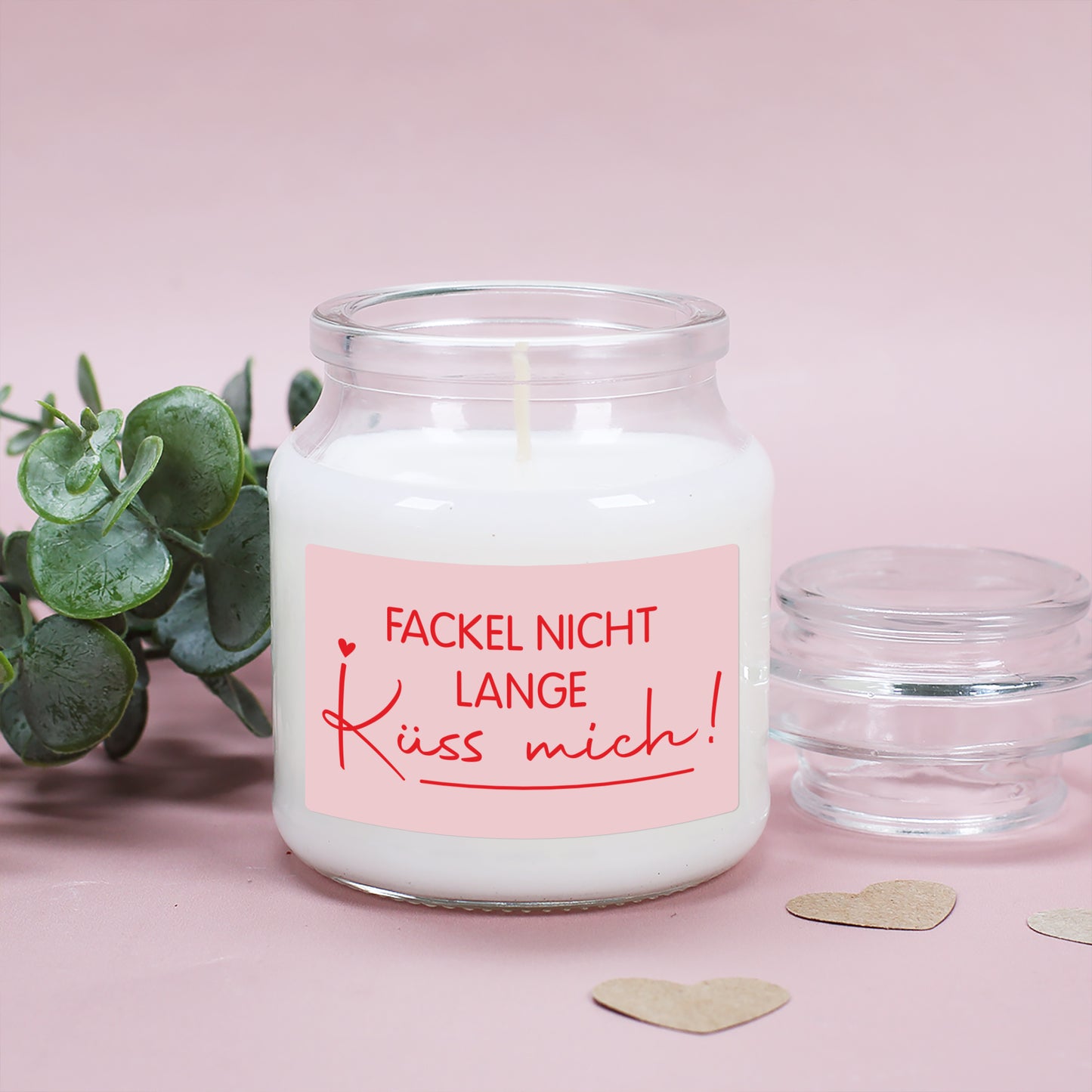 Duftkerze im Glas als Valentinstagsgeschenk mit floraler Dekoration