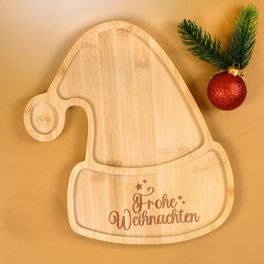 Plätzchenteller & Servierbrett aus Bambus mit Gravur 'Frohe Weihnachten'  | Form Weihnachtsmütze