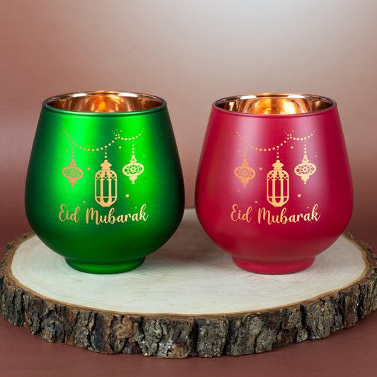 Eid Mubarak Windlicht rot und grün als Ramadan Dekoration auf Holzscheibe