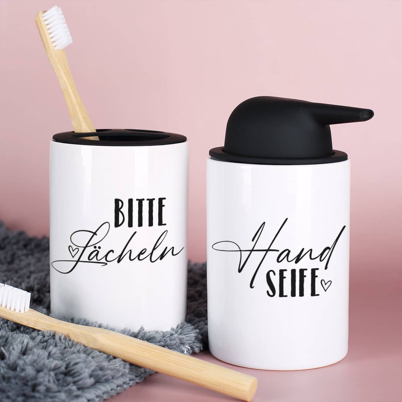 Modernes Badset aus Zahnputzbecher und Seifenspender