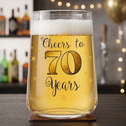 Bierglas mit Cheers to 70 Years Aufdruck als Geschenk zum 70. Geburtstag