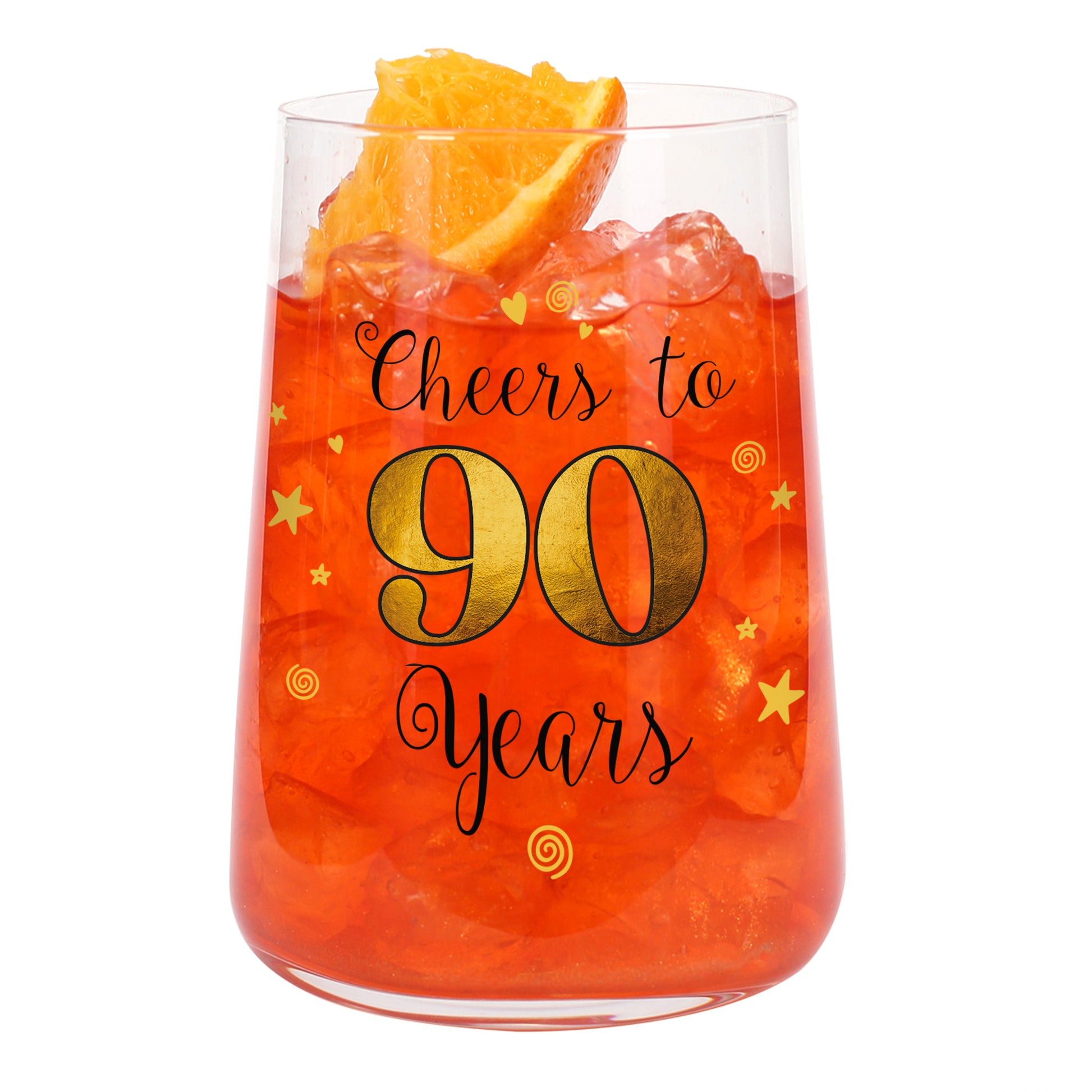Trinkglas zum 90. Geburtstag mit orangefarbenem Getränk, Eiswürfeln und Orangenscheibe vor weißem Hintergrund