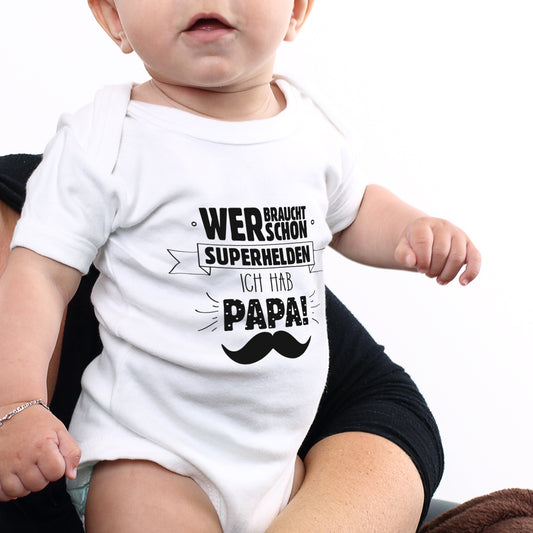 Babybody mit Superhelden Papa Aufdruck