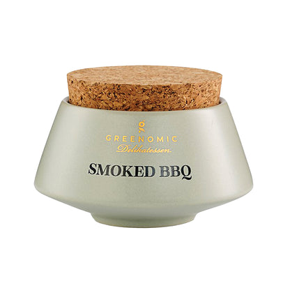Smoked BBQ von Greenomic freigestellt auf weißem Hintergrund im Design-Keramikbehälter