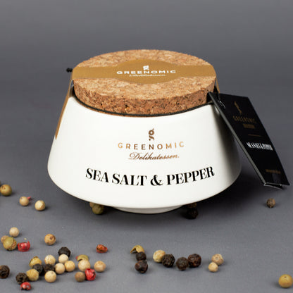 Premium Meersalz mit Pfeffer im Keramiktopf mit Korkdeckel und Gewürzanhänger