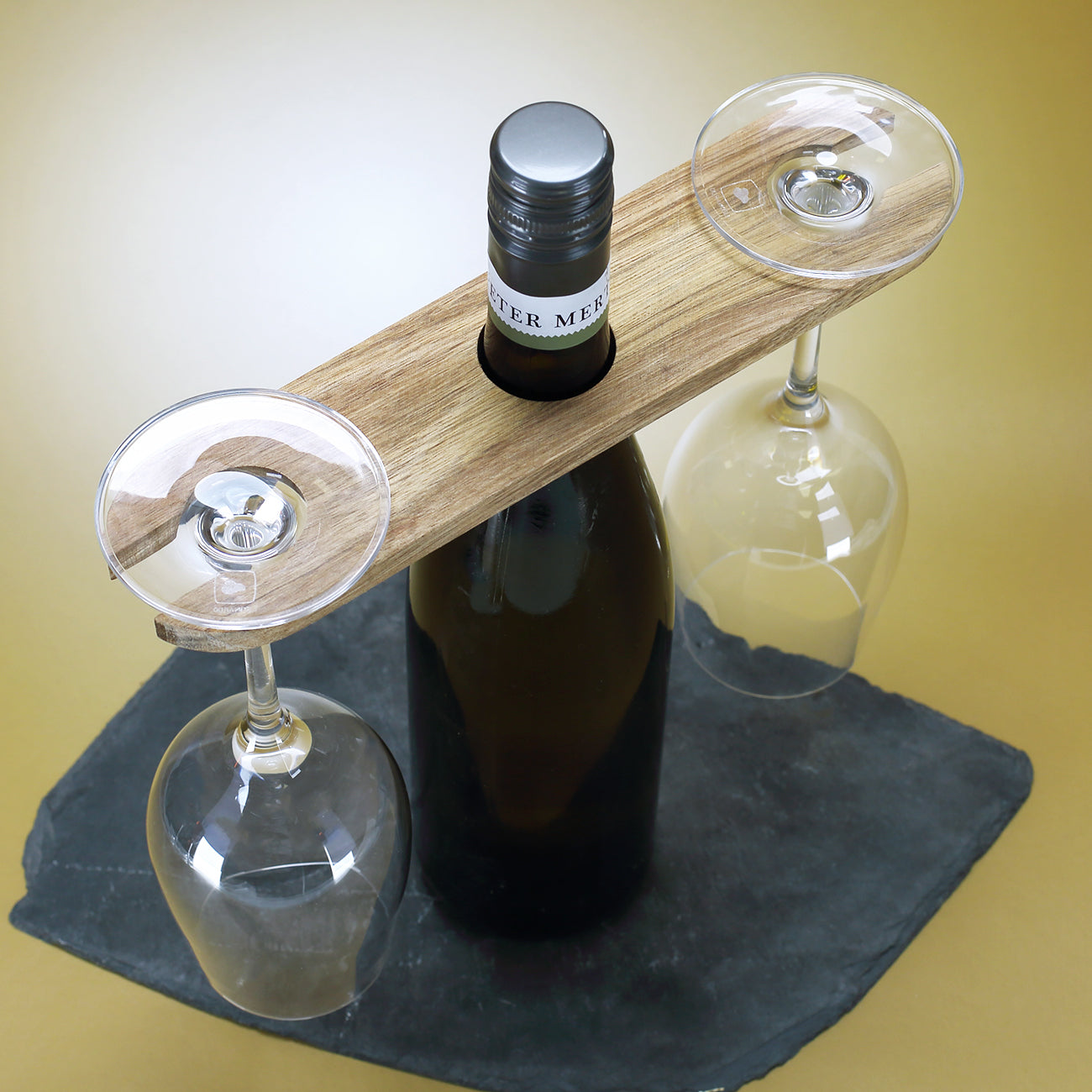 Geöltes Akazienholz für das Befestigen von 2 Weingläsern am Flaschenhals