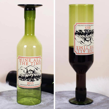 Trinkglas in der Optik einer Weinflasche