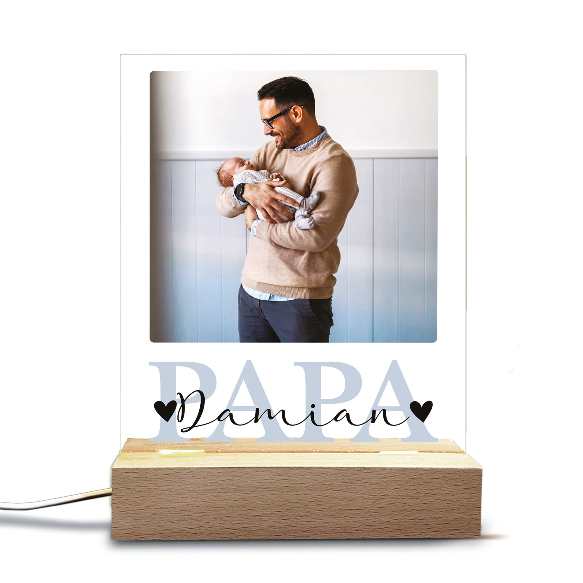 Personalisierte Vatertagslampe mit Holzsockel und Acrylplatte – freigestellt auf weißem Hintergrund.
