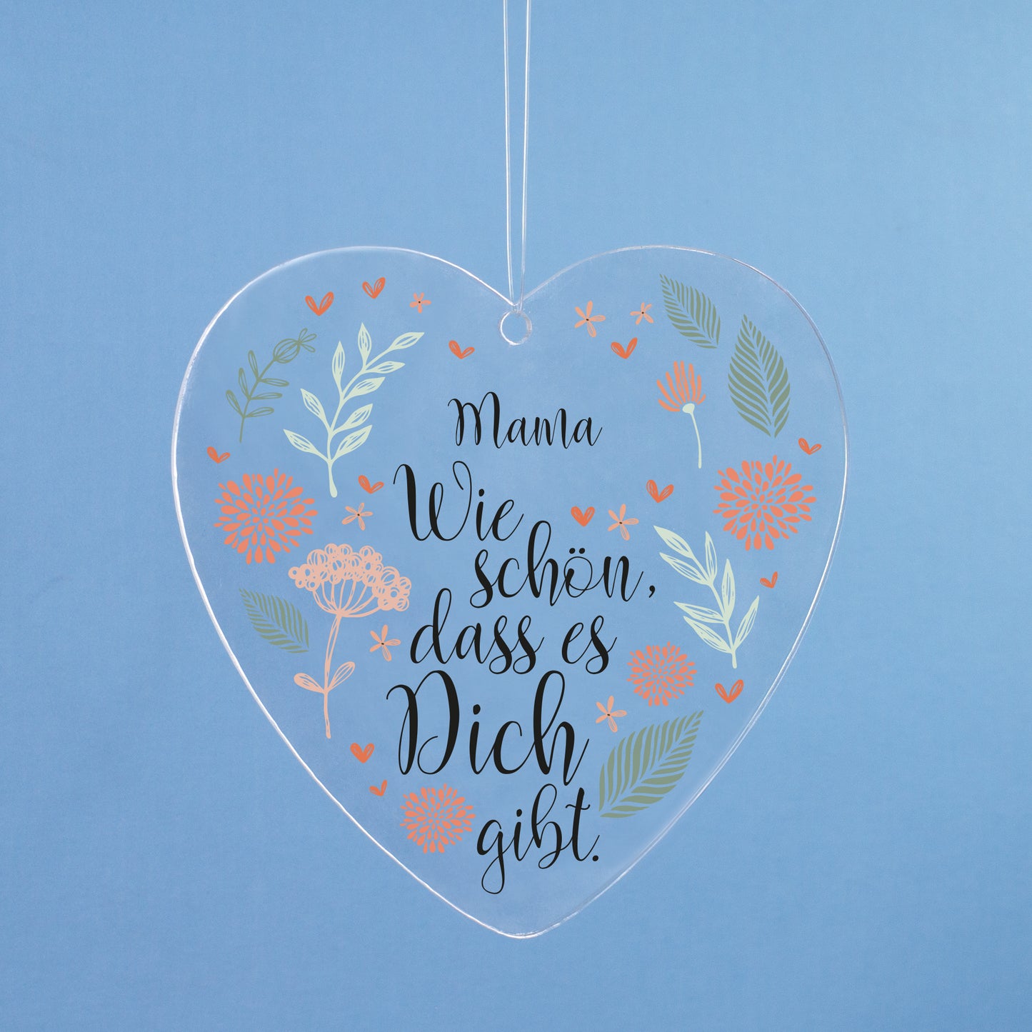 Acryl Herz Anhänger mit Blumenmotiv und Name Mama vor blauem Hintergrund