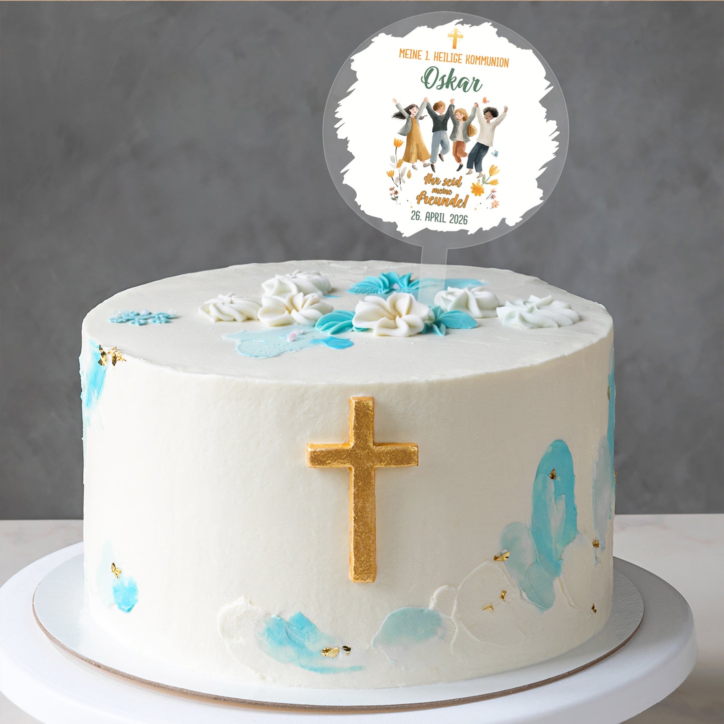 Personalisierter Tortentopper Kommunion mit Name Oskar und Datum auf festlicher Kommuniontorte