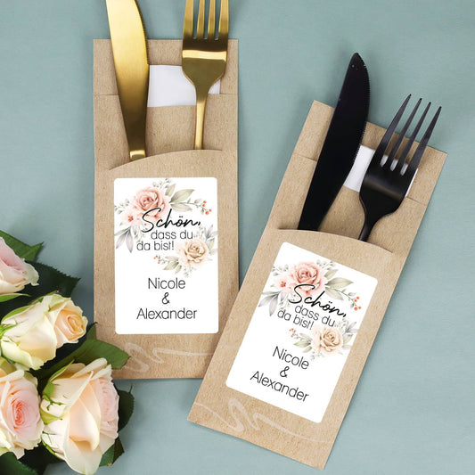 Bestecktüte mit Serviette und personalisiertem Aufkleber