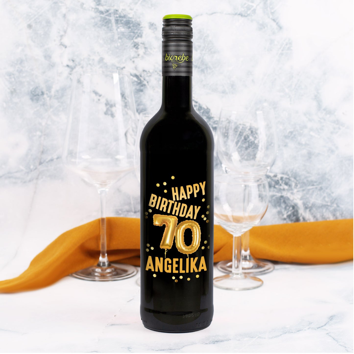 Personalisierte Rotweinflasche mit goldenem Aufdruck „Happy Birthday 70 Angelika“ und Ballonzahl-Design, Biorebe Dornfelder