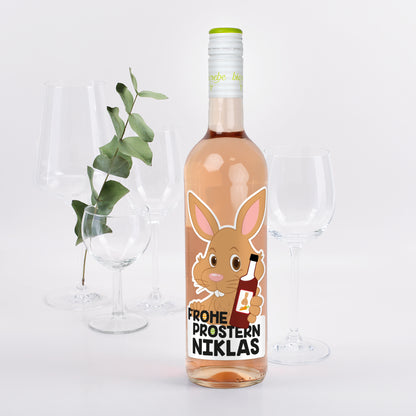 Personalisierte Roséweinflasche mit Osterhasen-Motiv, Schriftzug „Frohe Prostern“ und Name Niklas