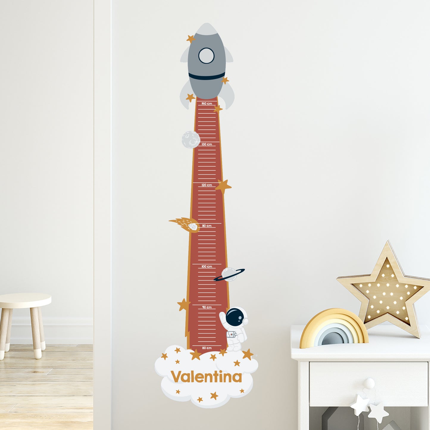 Wandtattoo Messlatte für Kinderzimmer mit Wunschname & Raketen-Motiv