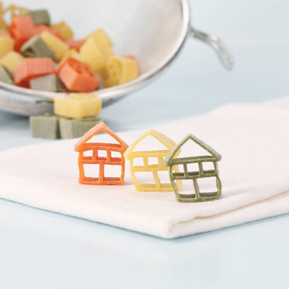 Nudeln in Hausform zum Einzug