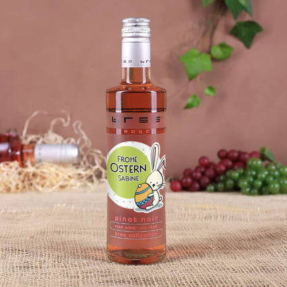 niedliches Etikett mit Osterhase und Wunschname auf Bree Rosé Wein